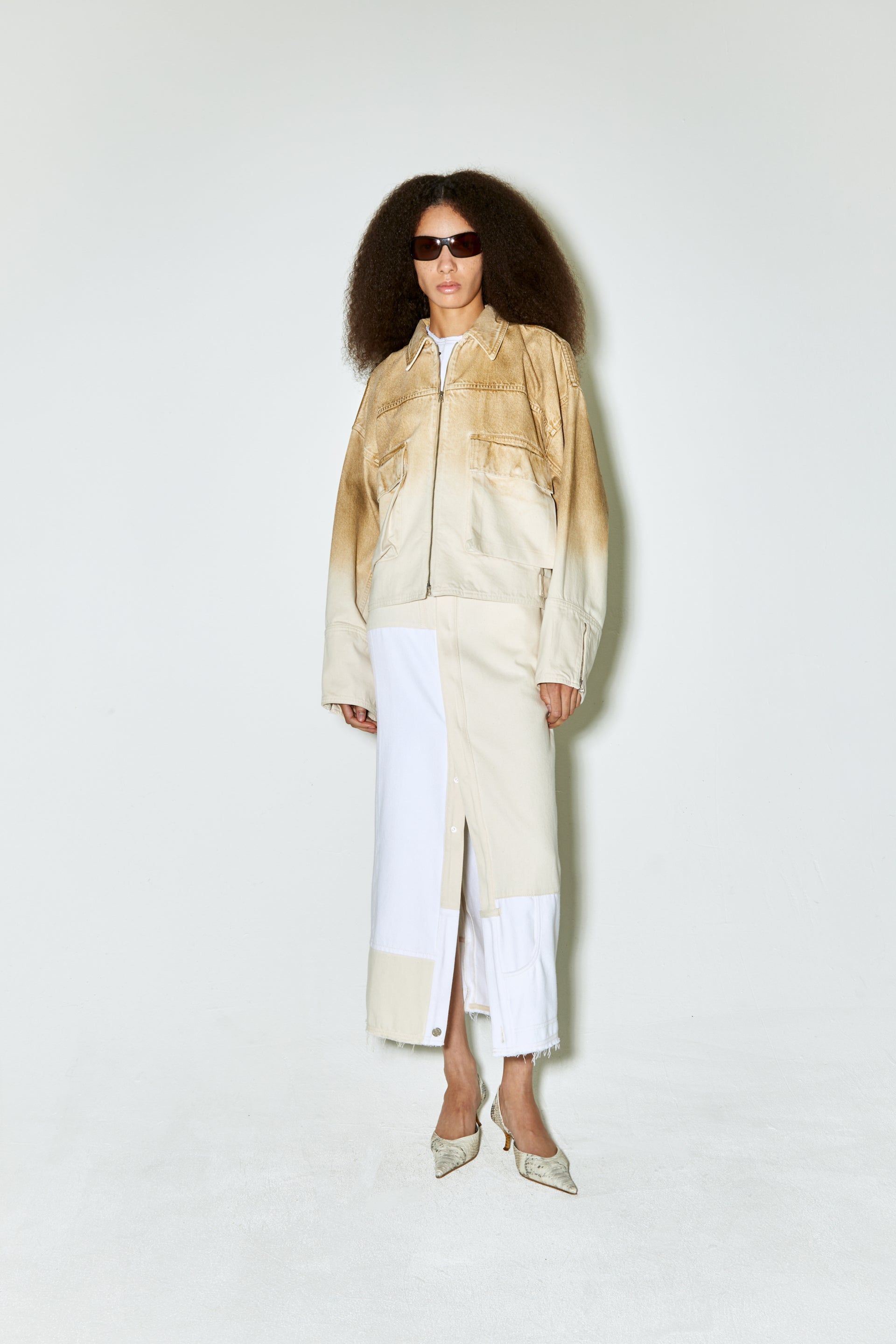Macflybeigesprayonwhite1_1.jpg